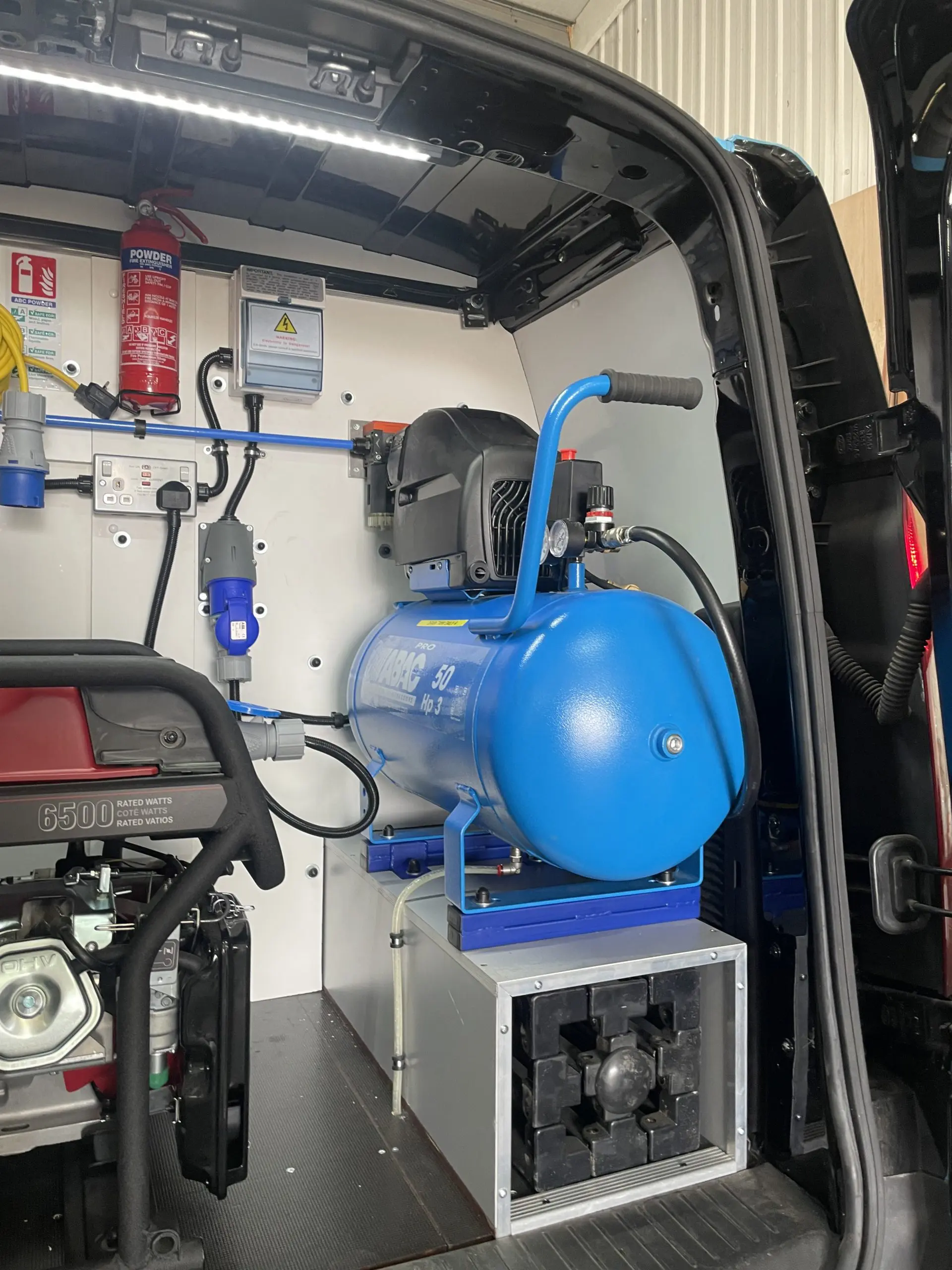 Smart Repair Van On-board air compressor
